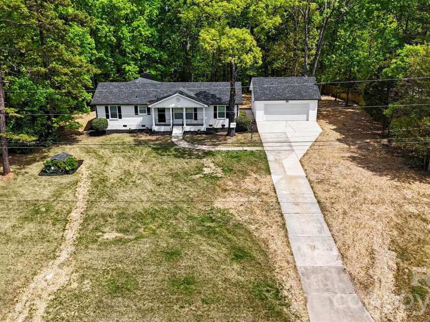 11630 Trails End Lane, Huntersville, NC 28078.  MLS# CAR4342080, YatesRealty ID 11011. Lots of privacy 