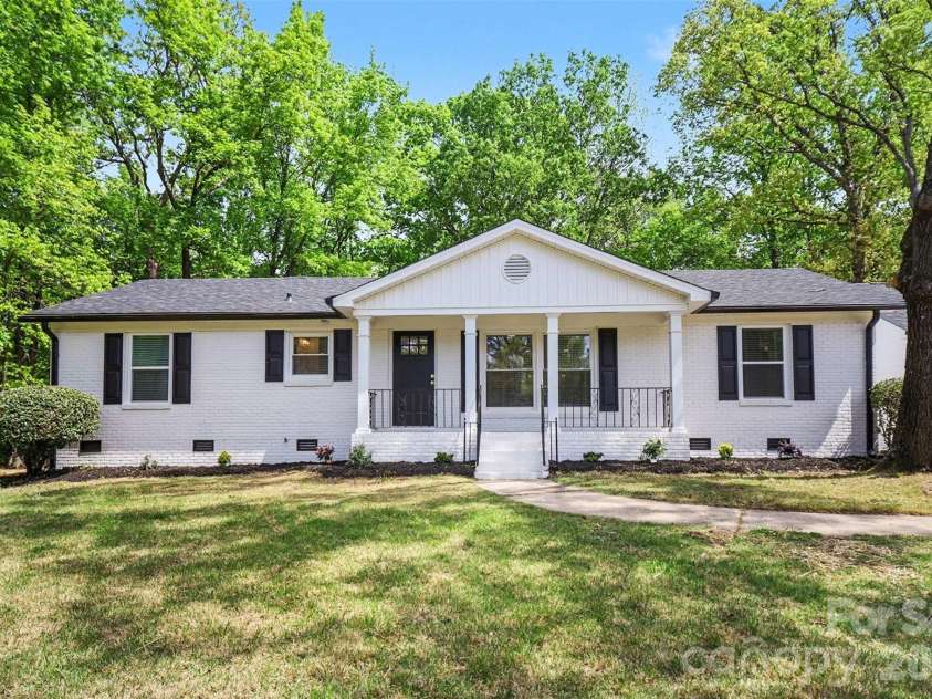 11630 Trails End Lane, Huntersville, NC 28078.  MLS# CAR4342080, YatesRealty ID 11011. New roof in 2026 