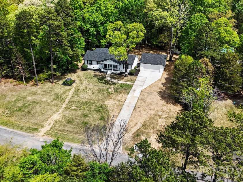 11630 Trails End Lane, Huntersville, NC 28078.  MLS# CAR4342080, YatesRealty ID 11011. No thru traffic on this street an home has large front yard  