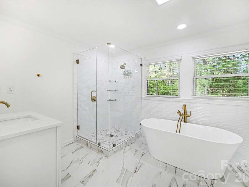 11630 Trails End Lane, Huntersville, NC 28078.  MLS# CAR4342080, YatesRealty ID 11011. Soaking tub and deluxe shower in primary bath