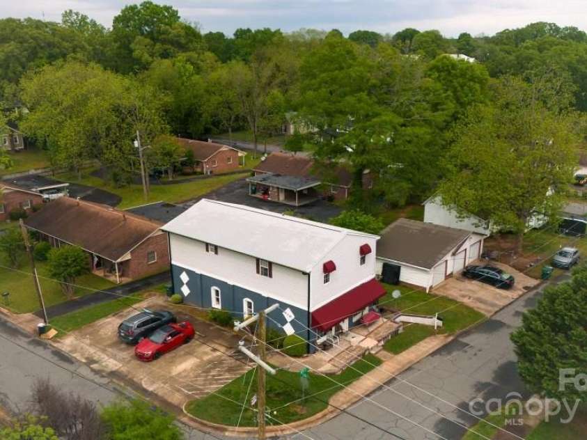 310 4th Street, Newton, NC 28658.  MLS# CAR4249084, YatesRealty ID 11012. 