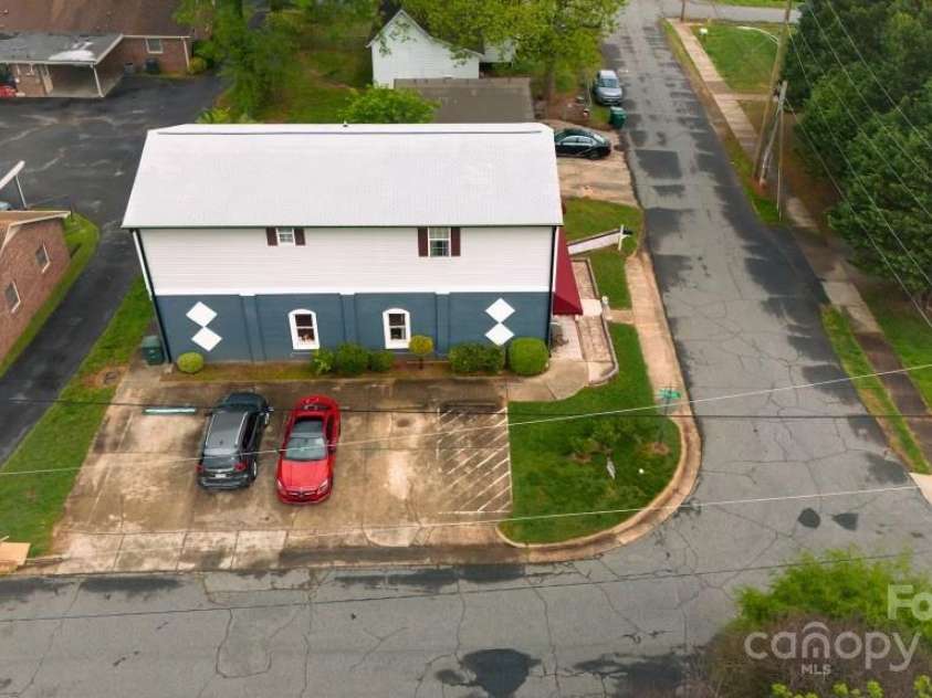 310 4th Street, Newton, NC 28658.  MLS# CAR4249084, YatesRealty ID 11012. 