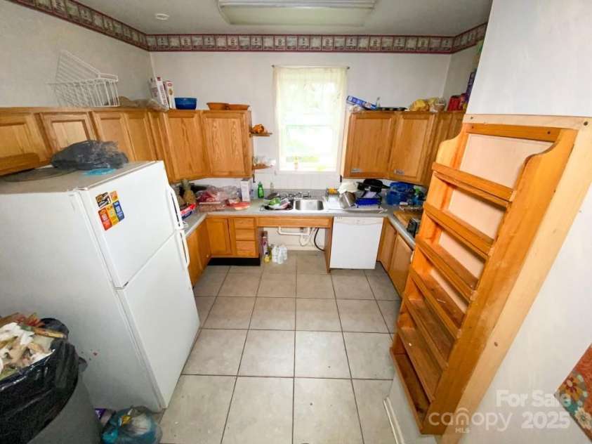 310 4th Street, Newton, NC 28658.  MLS# CAR4249084, YatesRealty ID 11012. 