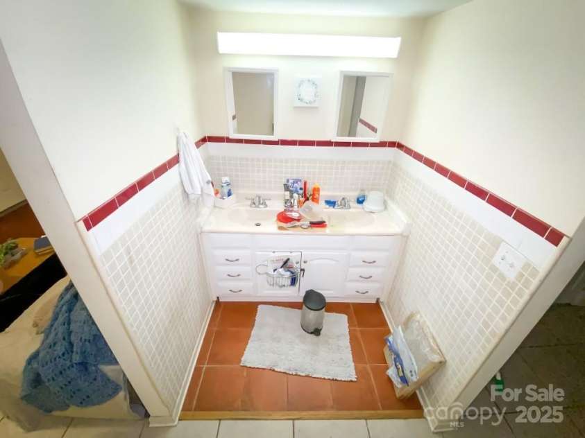 310 4th Street, Newton, NC 28658.  MLS# CAR4249084, YatesRealty ID 11012. 