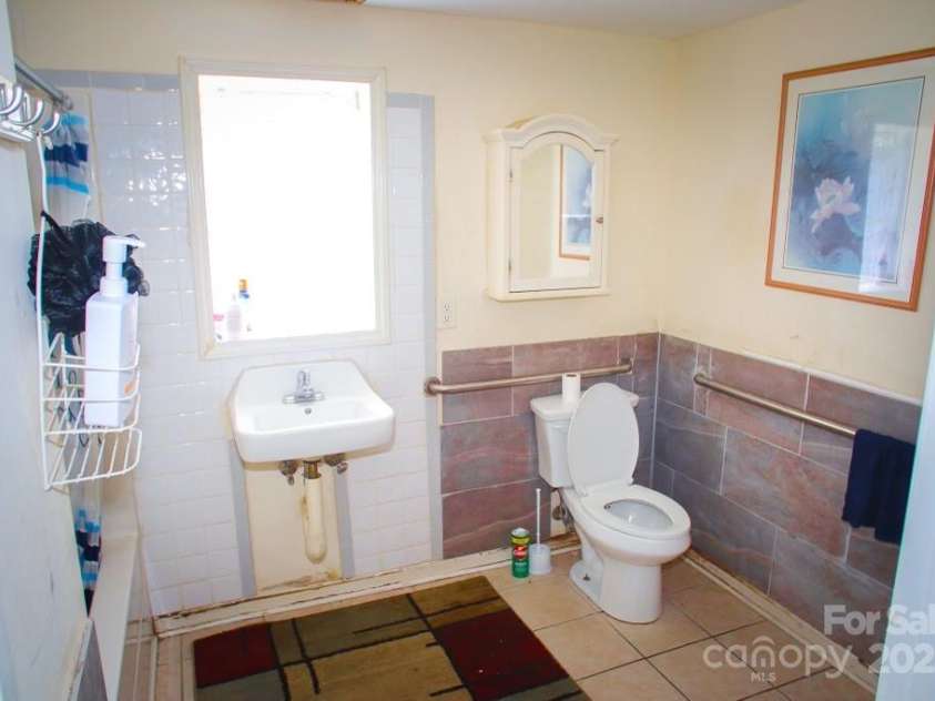 310 4th Street, Newton, NC 28658.  MLS# CAR4249084, YatesRealty ID 11012. 