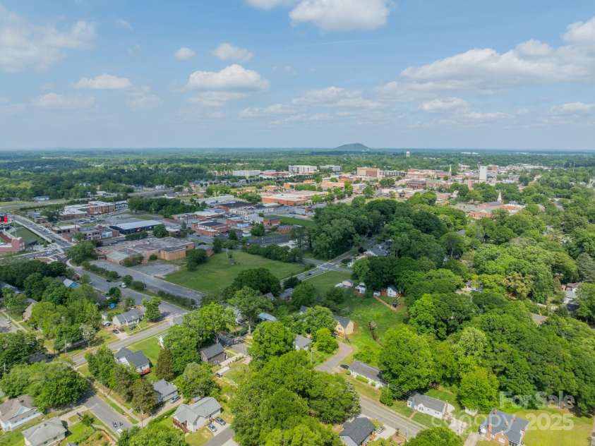 322 Hill Street, Gastonia, NC 28052.  MLS# CAR4254864, YatesRealty ID 11014. Downtown Gastonia
