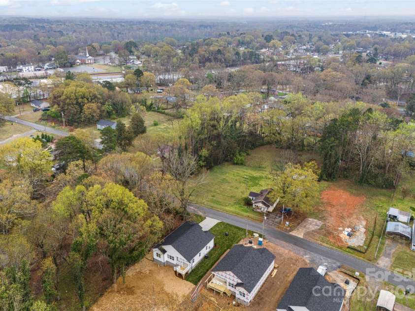 418 Westview Street, Gastonia, NC 28052.  MLS# CAR4251288, YatesRealty ID 11016. House is the 3rd one on right