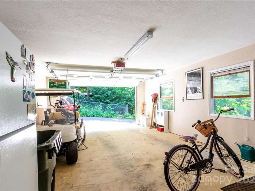 597 Sweetwater Ridge, Burnsville, NC 28714.  MLS# CAR4251811, YatesRealty ID 11017. 1-Car garage