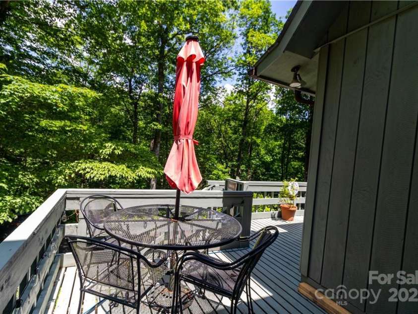 597 Sweetwater Ridge, Burnsville, NC 28714.  MLS# CAR4251811, YatesRealty ID 11017. 