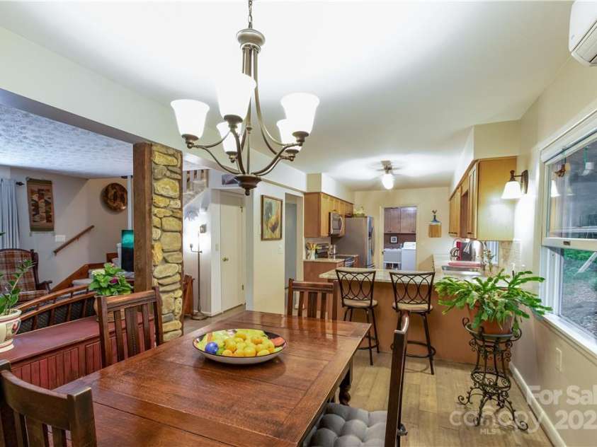 597 Sweetwater Ridge, Burnsville, NC 28714.  MLS# CAR4251811, YatesRealty ID 11017. Dining Room