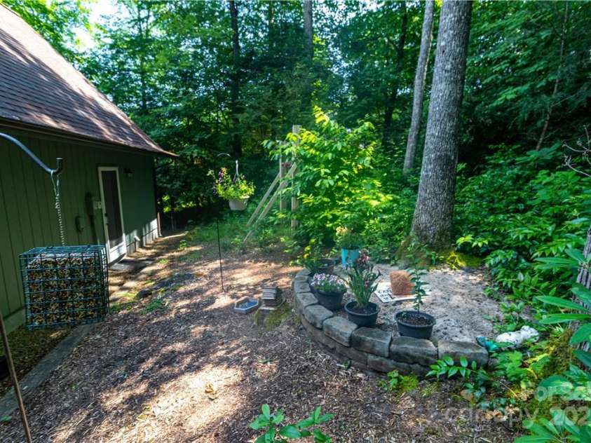 597 Sweetwater Ridge, Burnsville, NC 28714.  MLS# CAR4251811, YatesRealty ID 11017. Firepit area