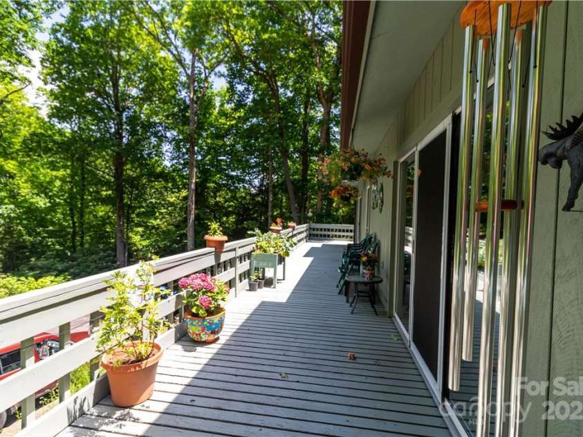 597 Sweetwater Ridge, Burnsville, NC 28714.  MLS# CAR4251811, YatesRealty ID 11017. Front deck