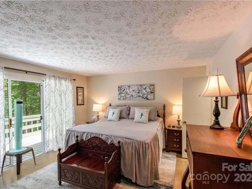 597 Sweetwater Ridge, Burnsville, NC 28714.  MLS# CAR4251811, YatesRealty ID 11017. Primary Bedroom on main level