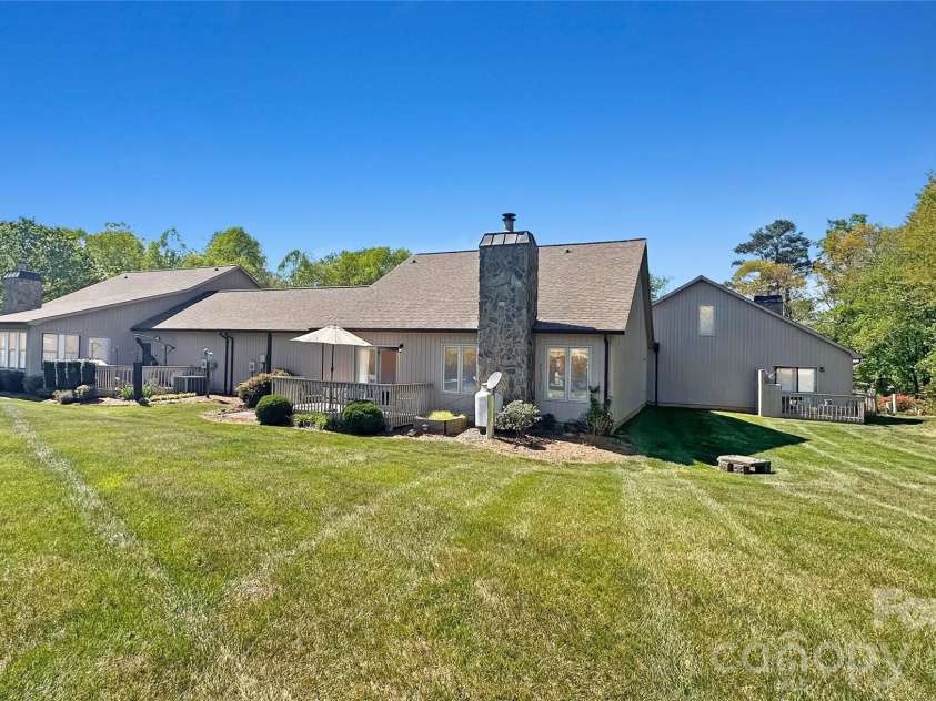 603 29th Avenue, Hickory, NC 28601.  MLS# CAR4367199, YatesRealty ID 11018. 