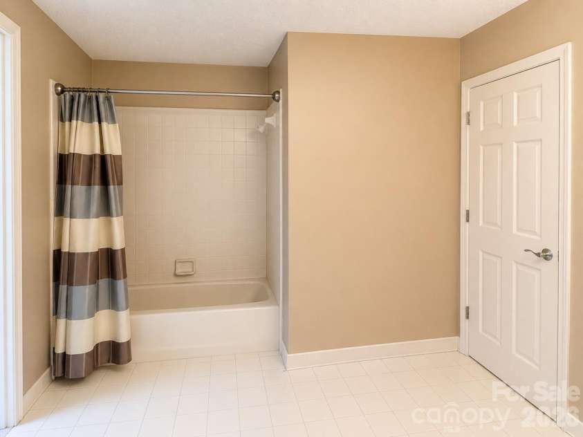 603 29th Avenue, Hickory, NC 28601.  MLS# CAR4367199, YatesRealty ID 11018. 
