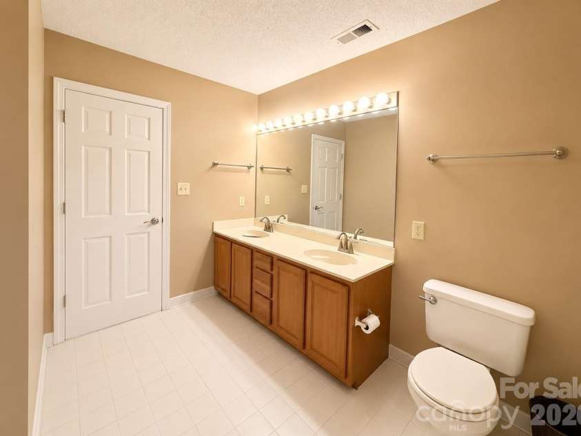 603 29th Avenue, Hickory, NC 28601.  MLS# CAR4367199, YatesRealty ID 11018. 