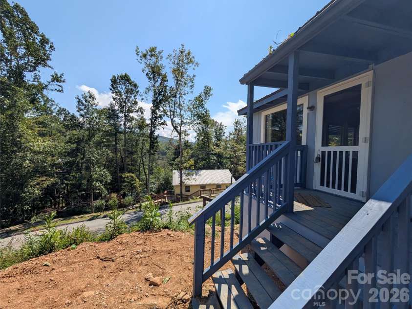 260 Oak Ridge Road, Hendersonville, NC 28792.  MLS# CAR4354284, YatesRealty ID 11019. 