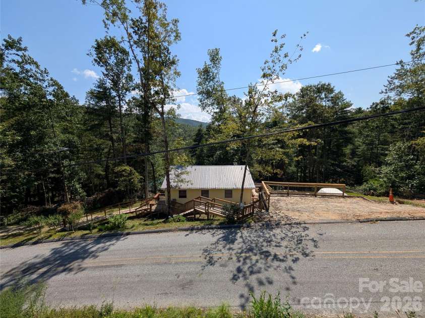 260 Oak Ridge Road, Hendersonville, NC 28792.  MLS# CAR4354284, YatesRealty ID 11019. 