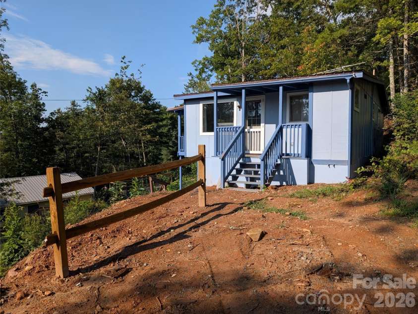 260 Oak Ridge Road, Hendersonville, NC 28792.  MLS# CAR4354284, YatesRealty ID 11019. 
