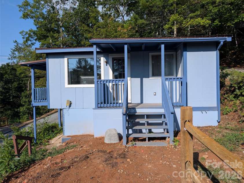 260 Oak Ridge Road, Hendersonville, NC 28792.  MLS# CAR4354284, YatesRealty ID 11019. 
