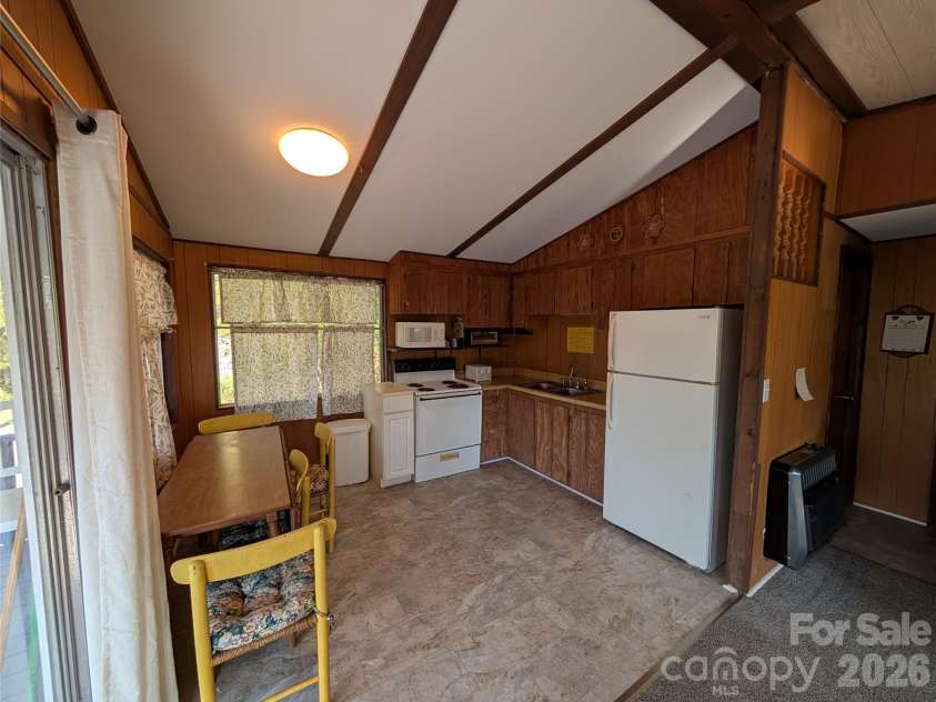 260 Oak Ridge Road, Hendersonville, NC 28792.  MLS# CAR4354284, YatesRealty ID 11019. 