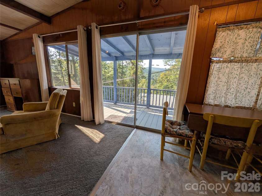 260 Oak Ridge Road, Hendersonville, NC 28792.  MLS# CAR4354284, YatesRealty ID 11019. 