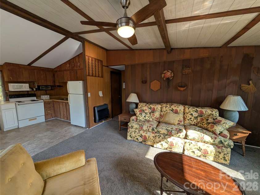 260 Oak Ridge Road, Hendersonville, NC 28792.  MLS# CAR4354284, YatesRealty ID 11019. 