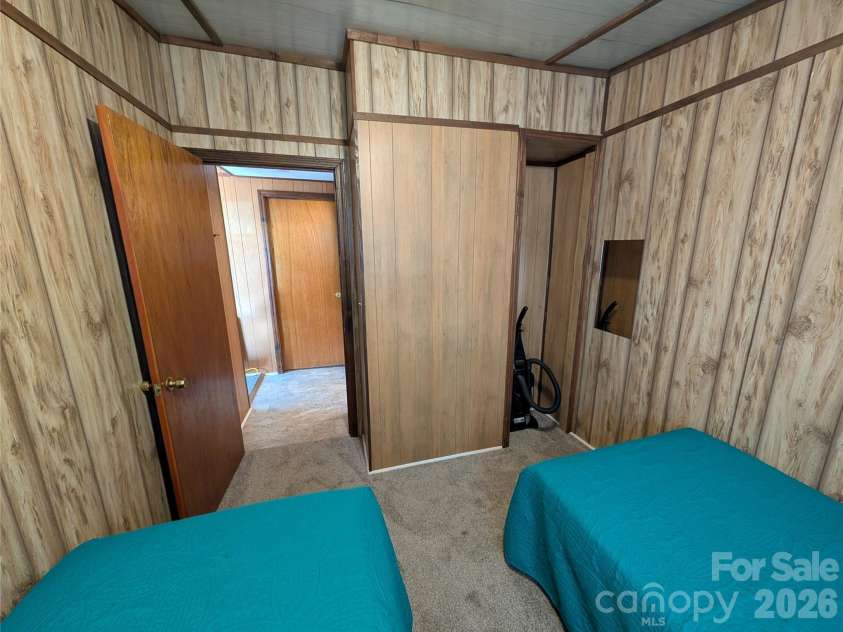 260 Oak Ridge Road, Hendersonville, NC 28792.  MLS# CAR4354284, YatesRealty ID 11019. 
