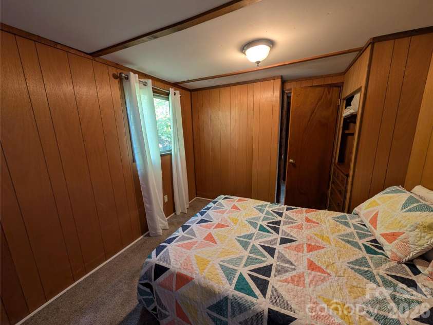 260 Oak Ridge Road, Hendersonville, NC 28792.  MLS# CAR4354284, YatesRealty ID 11019. 