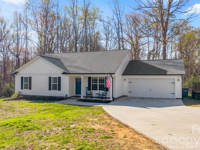 2136 Moose Road, Kannapolis, NC 28083.  MLS# CAR4359131, YatesRealty ID 11020. 