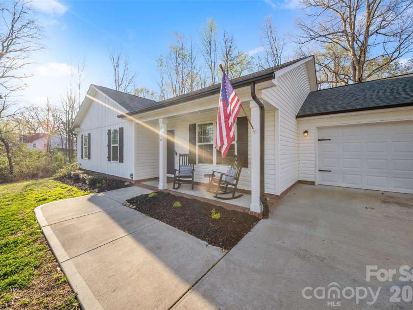 2136 Moose Road, Kannapolis, NC 28083.  MLS# CAR4359131, YatesRealty ID 11020. 