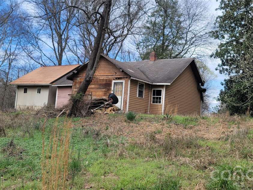 1939 River Road, Lincolnton, NC 28092.  MLS# CAR4358464, YatesRealty ID 11021. 