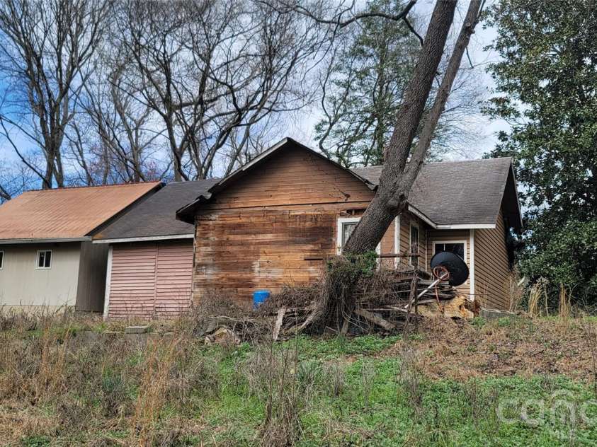 1939 River Road, Lincolnton, NC 28092.  MLS# CAR4358464, YatesRealty ID 11021. 