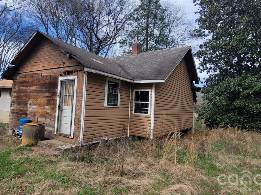 1939 River Road, Lincolnton, NC 28092.  MLS# CAR4358464, YatesRealty ID 11021. 