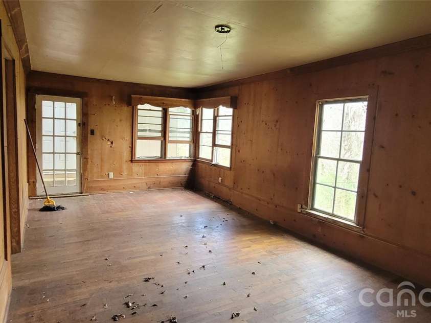 1939 River Road, Lincolnton, NC 28092.  MLS# CAR4358464, YatesRealty ID 11021. 