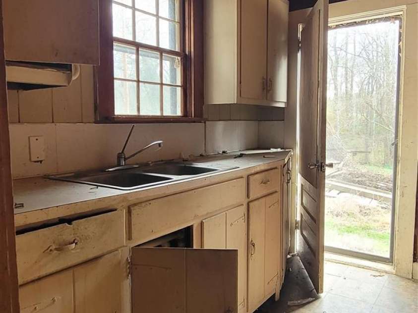 1939 River Road, Lincolnton, NC 28092.  MLS# CAR4358464, YatesRealty ID 11021. 