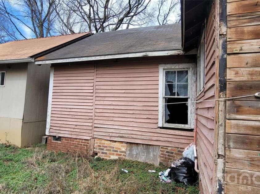 1939 River Road, Lincolnton, NC 28092.  MLS# CAR4358464, YatesRealty ID 11021. 