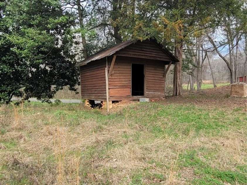 1939 River Road, Lincolnton, NC 28092.  MLS# CAR4358464, YatesRealty ID 11021. 