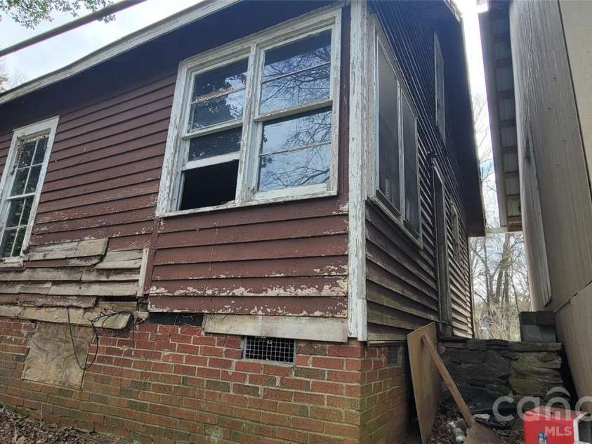 1939 River Road, Lincolnton, NC 28092.  MLS# CAR4358464, YatesRealty ID 11021. 