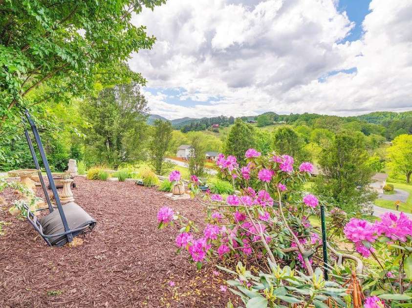 908 Newfound Road, Leicester, NC 28748.  MLS# CAR4248358, YatesRealty ID 11021. 