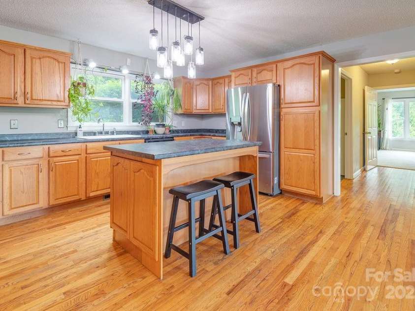908 Newfound Road, Leicester, NC 28748.  MLS# CAR4248358, YatesRealty ID 11021. 