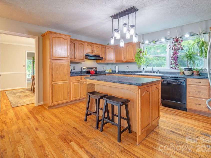 908 Newfound Road, Leicester, NC 28748.  MLS# CAR4248358, YatesRealty ID 11021. 