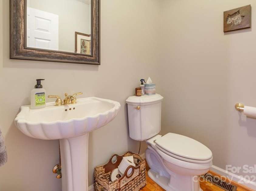 908 Newfound Road, Leicester, NC 28748.  MLS# CAR4248358, YatesRealty ID 11021. 