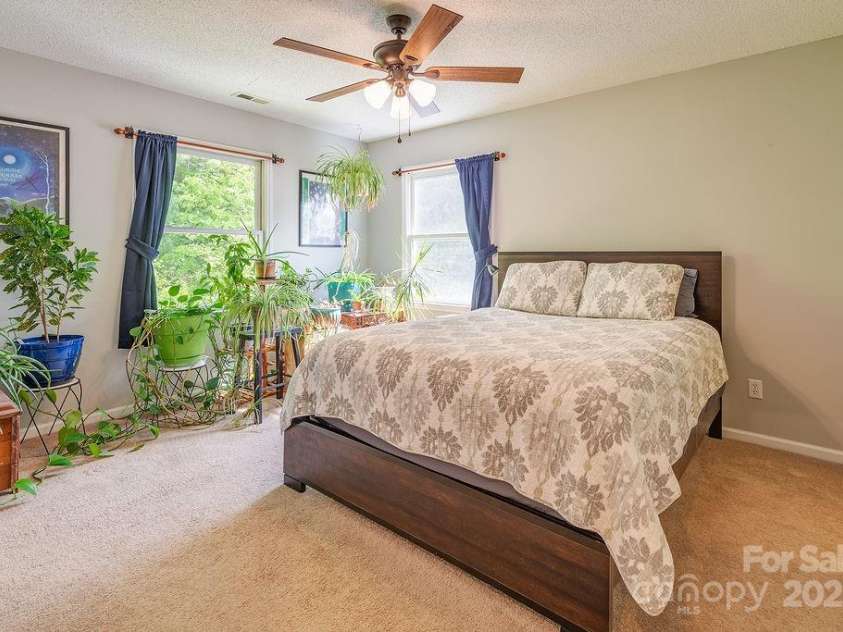 908 Newfound Road, Leicester, NC 28748.  MLS# CAR4248358, YatesRealty ID 11021. 