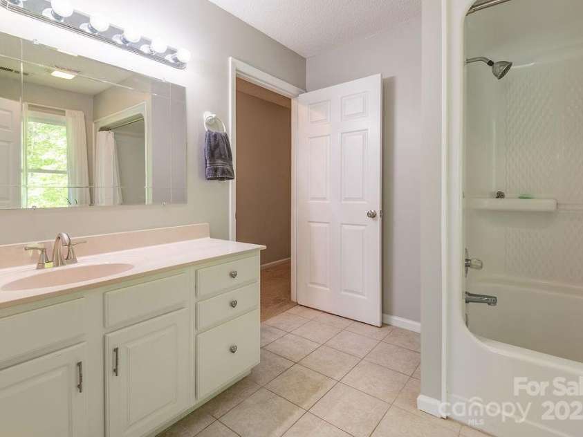 908 Newfound Road, Leicester, NC 28748.  MLS# CAR4248358, YatesRealty ID 11021. 