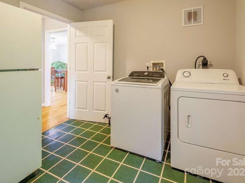 908 Newfound Road, Leicester, NC 28748.  MLS# CAR4248358, YatesRealty ID 11021. 