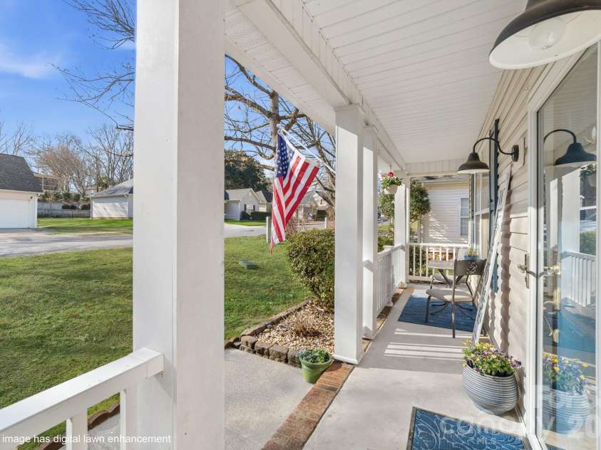 211 Howe Street, Belmont, NC 28012.  MLS# CAR4357610, YatesRealty ID 11022. 