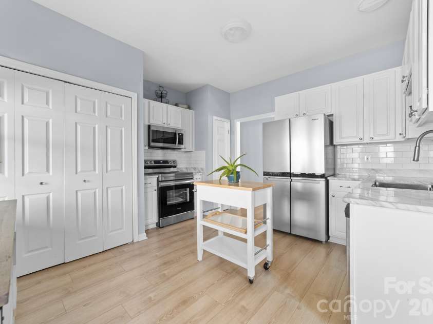 211 Howe Street, Belmont, NC 28012.  MLS# CAR4357610, YatesRealty ID 11022. 