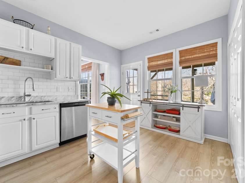 211 Howe Street, Belmont, NC 28012.  MLS# CAR4357610, YatesRealty ID 11022. 