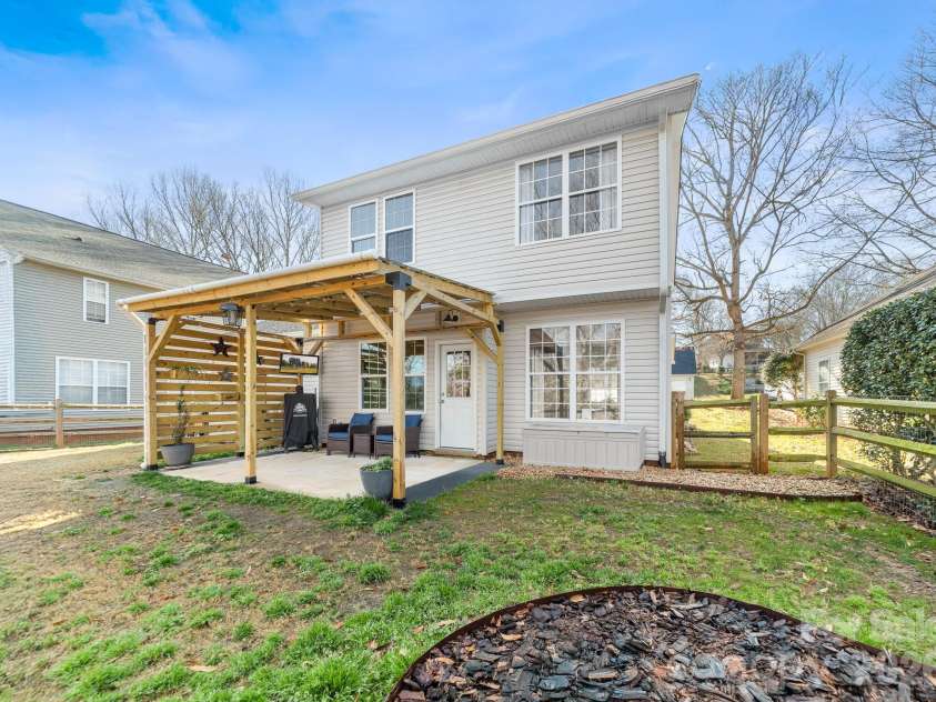 211 Howe Street, Belmont, NC 28012.  MLS# CAR4357610, YatesRealty ID 11022. 